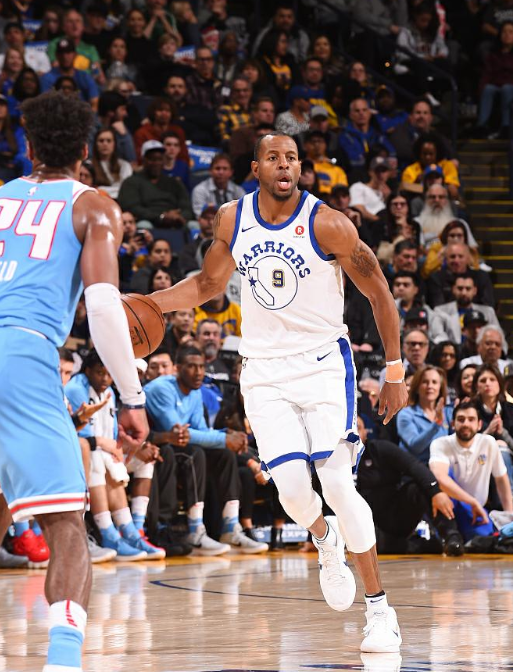 弗拉迪米尔·葛雷罗因其卓越的肩力，被公认为大联盟传球最强的外野手