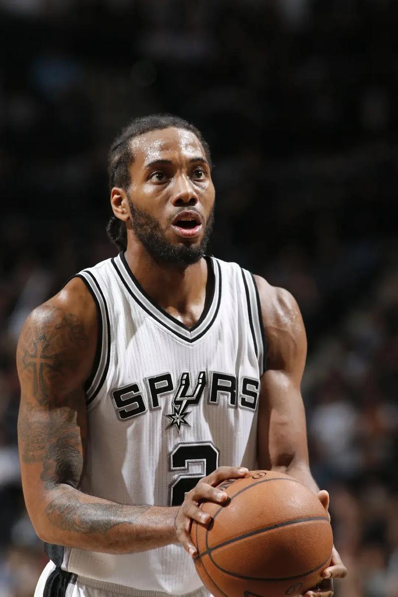 世体：巴萨否认了有意引进凯恩的报道，目前没和任何球员接触