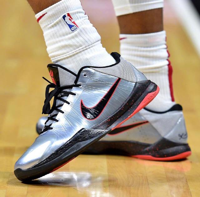 德罗西取热那亚生涯首胜，率队时隔239天再次意甲主场赢球