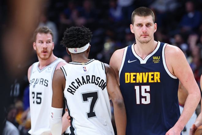 火箭惨遭国王连胜冲击，三连败难掩两大核心球员短板，杜兰特无奈叹息